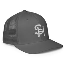 Load image into Gallery viewer, Closed-back trucker cap
